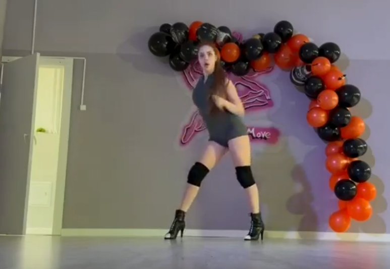 Екатерина Квашникова исполнила мечту и ходит в танцевальную студию Екатерина Квашникова исполнила мечту и ходит в танцевальную студию