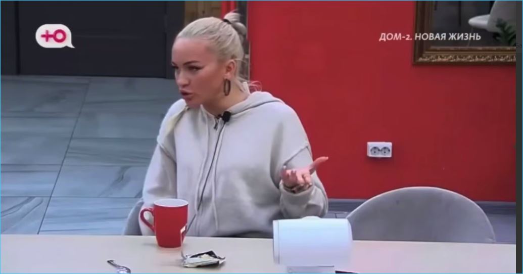 Простофиле Элине Рахимовой нравится подарок Никиты Гуранды на день рождения