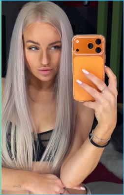 Элина Рахимова нашла себе нового продюсера, став блондинкой