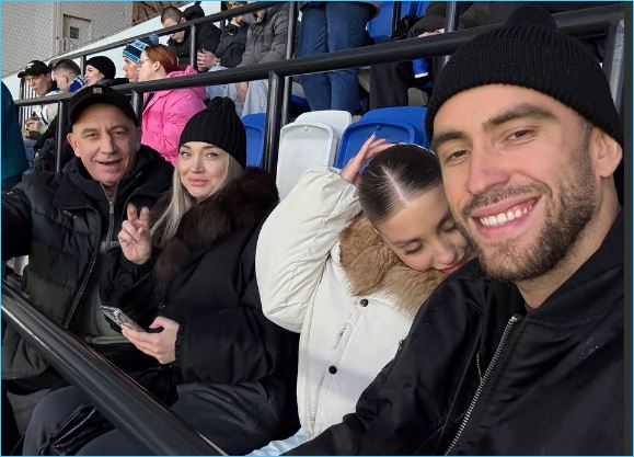 Семья Григорьевых в полном составе пыталась уговорить Квашникову расписаться Семья Григорьевых в полном составе пыталась уговорить Квашникову расписаться