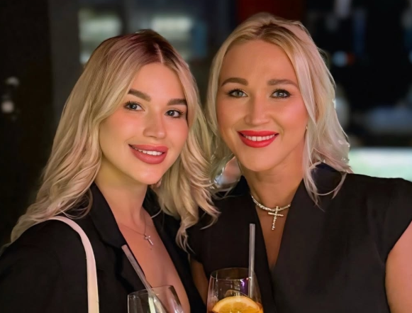 Анастасия Ромашова рада приезду своей мамы во Вьетнам Анастасия Ромашова рада приезду своей мамы во Вьетнам