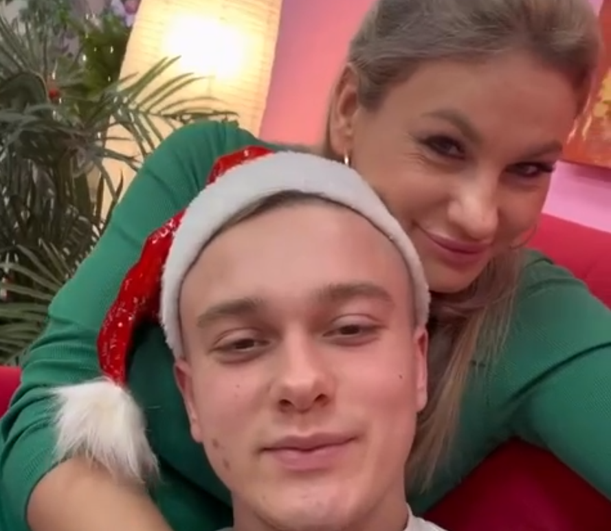 Елена Тепловодская пожаловалась на шумных соседей - Гавришова и Веронику Елена Тепловодская пожаловалась на шумных соседей - Гавришова и Веронику