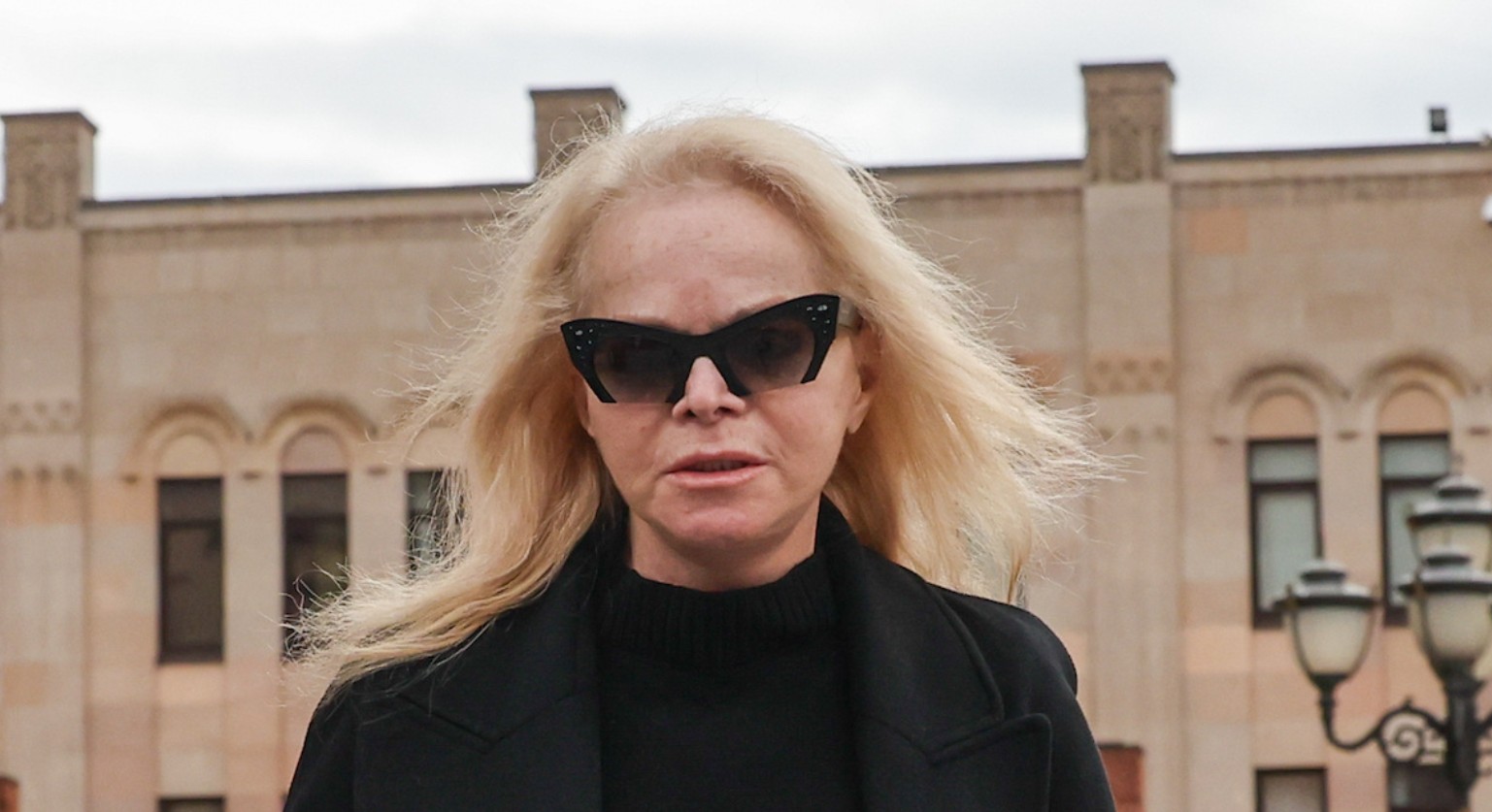 Мошенники продемонстрировали перед Долиной паспорт 