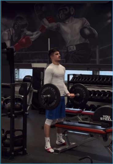 Никите Гуранде посоветовала мама ради тренировок ночевать в женской спальне Никите Гуранде посоветовала мама ради тренировок ночевать в женской спальне