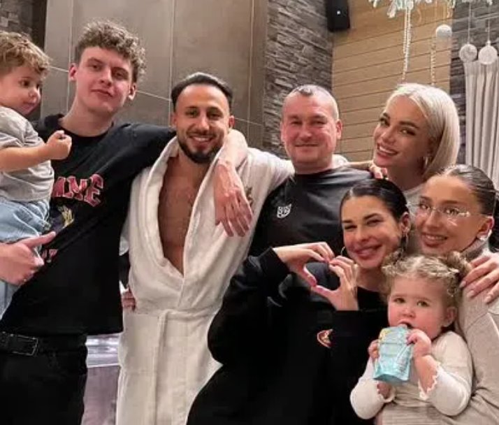 Арай Чобанян готов показывать поклонникам свои новые отношения Арай Чобанян готов показывать поклонникам свои новые отношения