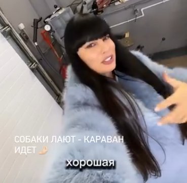 Нелли Ермолаева чуть не попала в аварию из-за проколотого колеса