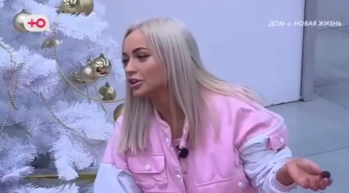 Элина Рахимова за периметром встречается с очень горячим парнем