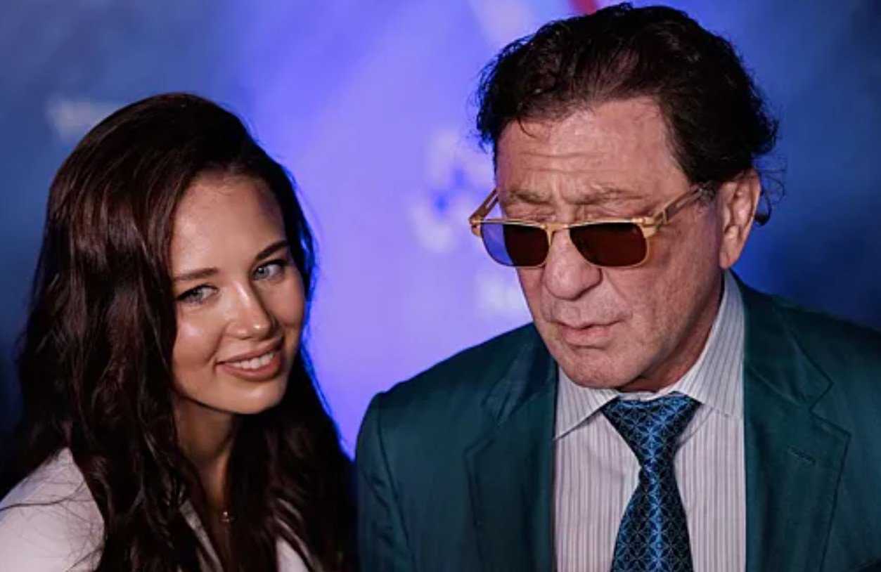 Григорий Лепс озвучил причину переноса свадьбы с возлюбленной