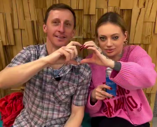 Альберт Гракович исполнил стриптиз для Ксении Карповой