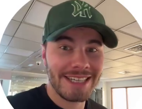 Сергей Хорошев считает Илью Яббарова красавчиком, которому нужно влюбиться Сергей Хорошев считает Илью Яббарова красавчиком, которому нужно влюбиться