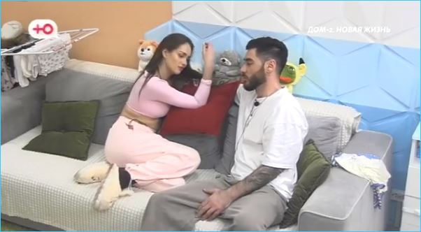 Стало известно, что Тигран Салибеков запрещает ночевать в своей квартире жене и сыну Леончику Стало известно, что Тигран Салибеков запрещает ночевать в своей квартире жене и сыну Леончику