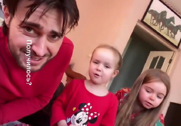 Алексей Безус считает, что обе дочери похожи на него