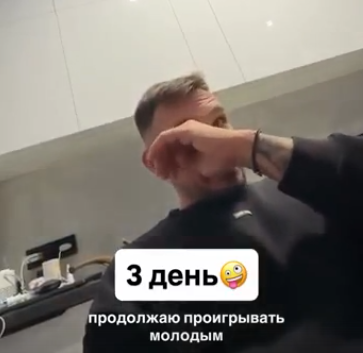 Муж Нелли Ермолаевой отдыхает с друзьями, пока она катается на сноуборде