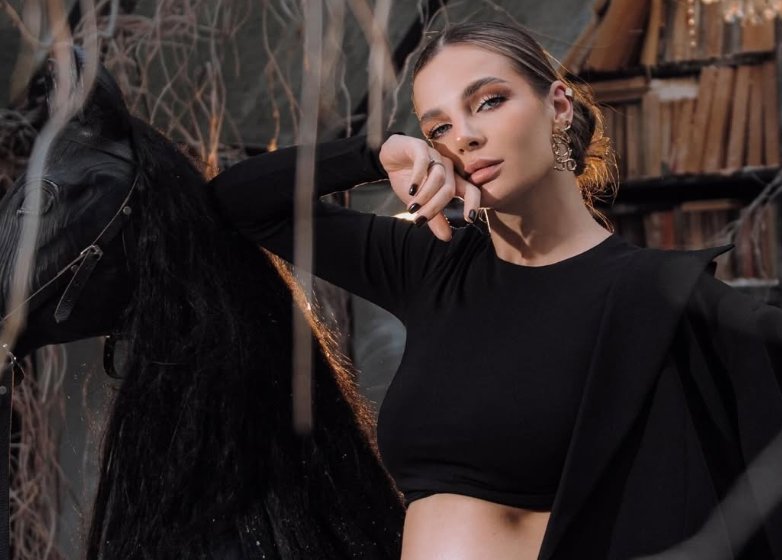 Беременная Яна Фиткевич не станет устраивать гендер-пати