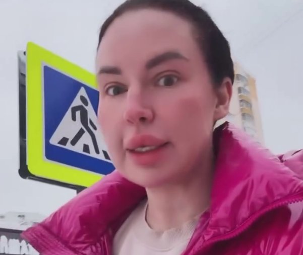 Саша Черно устроила скандал с бабушкой в поликлинике Саша Черно устроила скандал с бабушкой в поликлинике