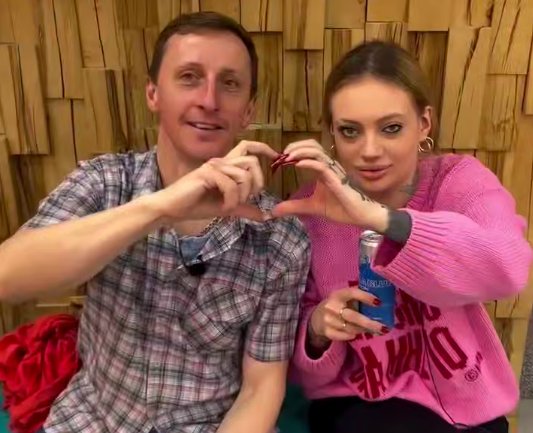 Альберт Гракович исполнил стриптиз для Ксении Карповой