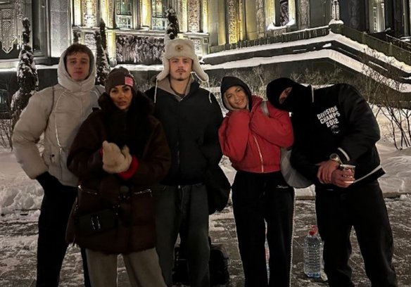 Элина Рахимова продолжает встречаться за периметром Дома 2 с Алексеем Горячим и другими парнями