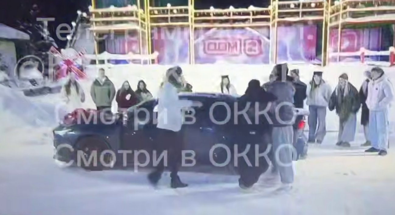 Никита Гуранда отмечает покупку автомобиля