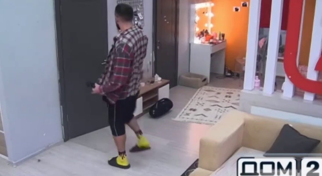 Катя Квашникова объяснила, почему не улетает в Таиланд