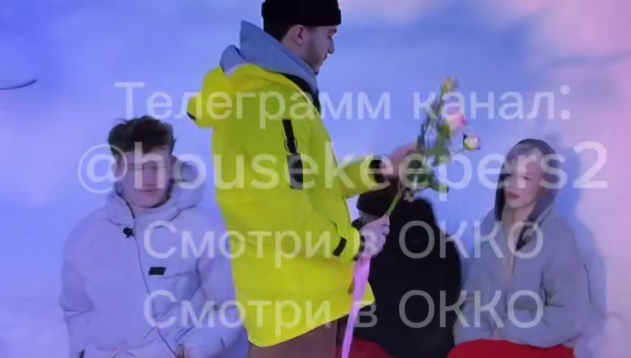 Элина Рахимова продолжает получать цветы от поклонников