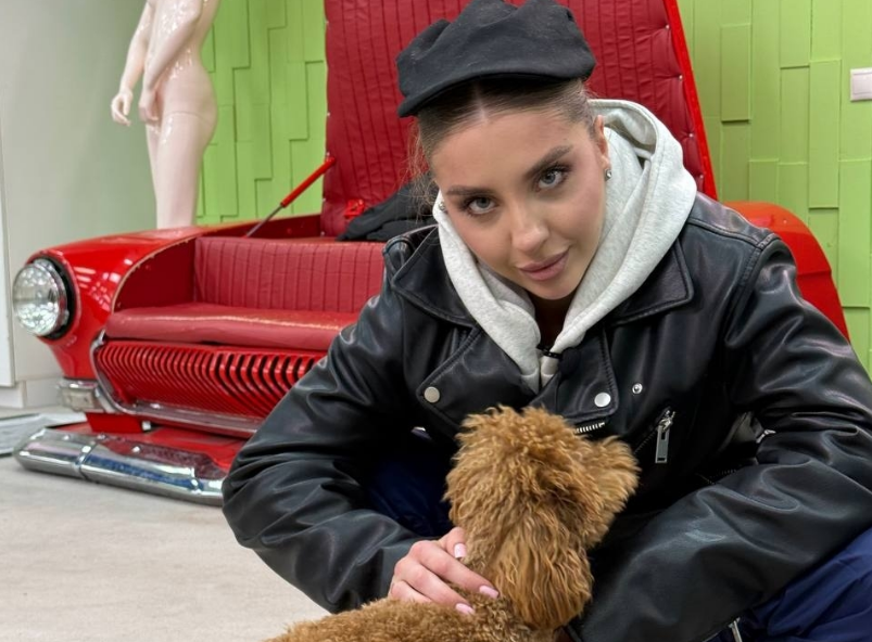 Катя Квашникова возглавила гопниц, нападающих на Ксению Карпову