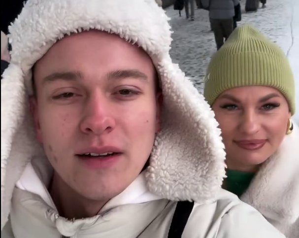 Сотни поклонников встретили вернувшихся в Москву Веронику и Гавришова