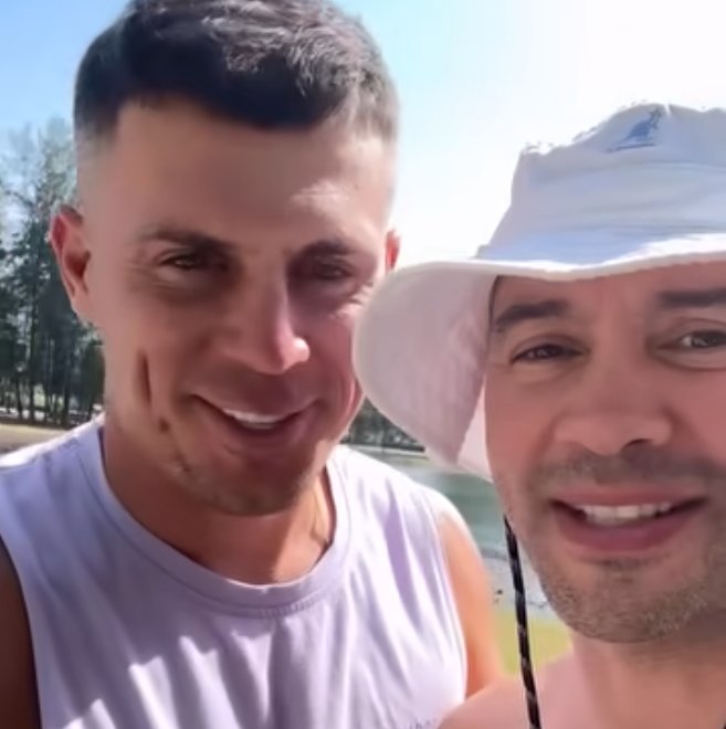 Андрей Черкасов встретился со своим главным фанатом на Пхукете - Барзиковым