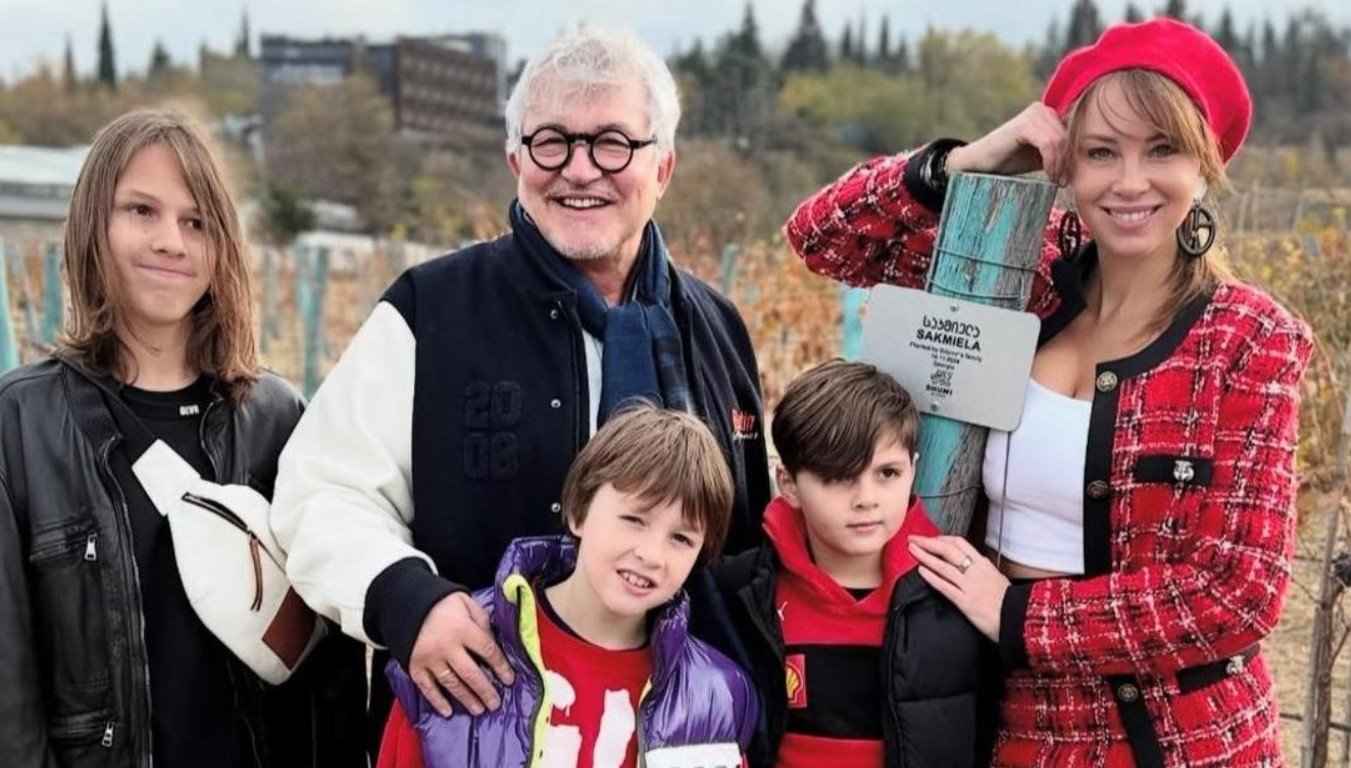 Стал известен размер алиментов, которые выплачивает на детей Дмитрий Дибров