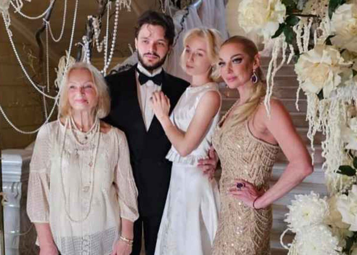 Анастасия Волочкова не станет приглашать на свой юбилей дочь и маму