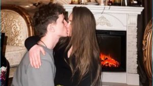 как Евгений Сидоров и Каролина Салтыкова проводят новогодние праздники вдвоем