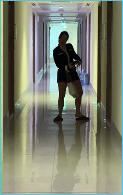 Сергей Хорошев удерживает жену Евгению от необдуманных поступков