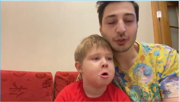 Как оставить ребенка без новогодней елки, знают супруги Оганесян