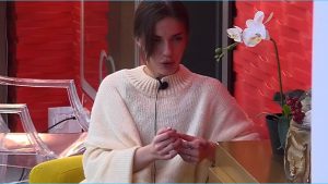 как Милана Коломеец гордится букетами цветов, подаренных Ильей Яббаровым