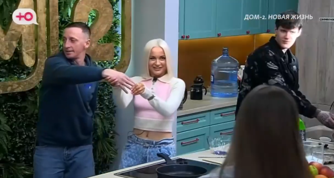 Стало известно, как Альберт Гракович защищается от Ксении Карповой