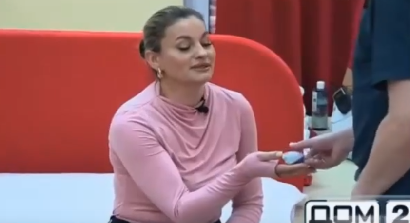 Вероника Гракович вместо браслета получила от мужа Альберта яйцо