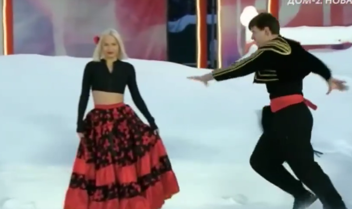 Степан Карпов снова залез в тарелку Элины Рахимовой