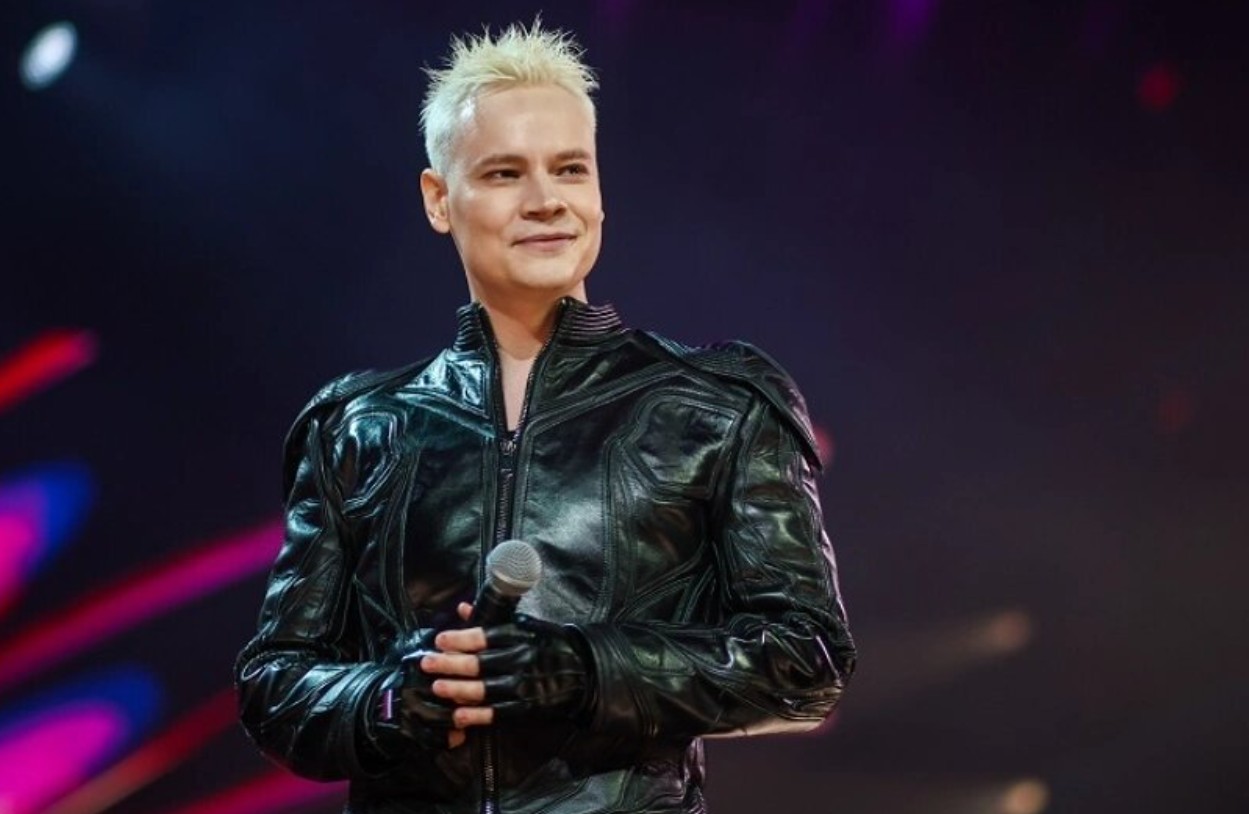 Певец SHAMAN попробовал на вкус замерзший Байкал