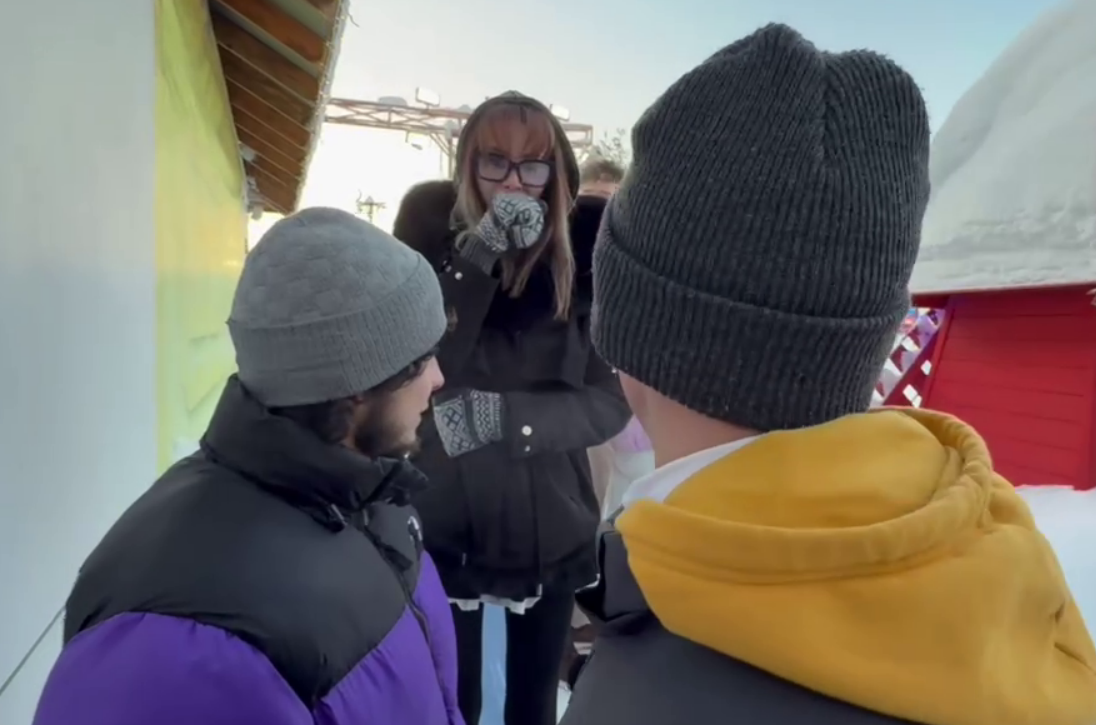 Веронику Гракович прокатил на шее новый поклонник