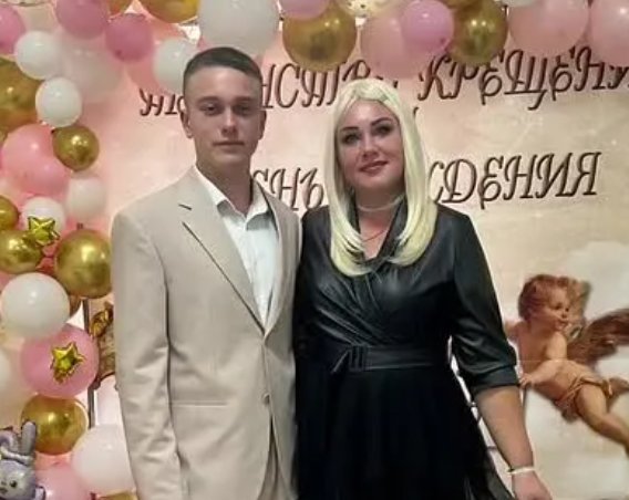 Артём Гавришов заказал друзьям подарок на день  рождения