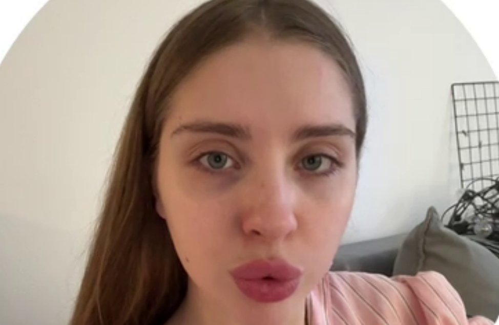 Катя Квашникова ухаживает за Григорьевым, который вернулся из поездки без сил