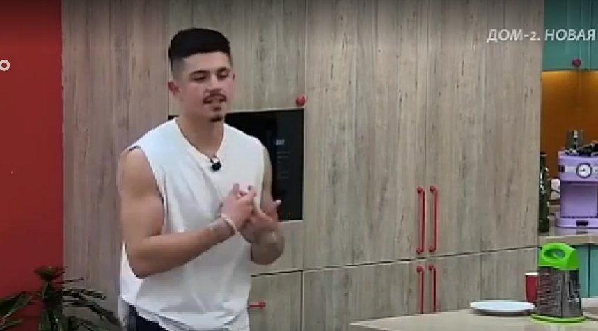 Элина Рахимова решила поработать горничной у Никиты Гуранды