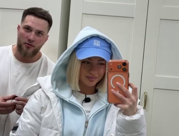 Элина Рахимова веселится в компании нового поклонника Владимира