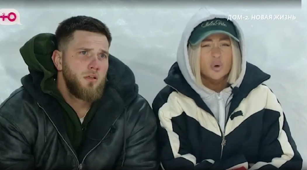 Элина Рахимова наслаждается настоящим солнышком, а не качелями Балана