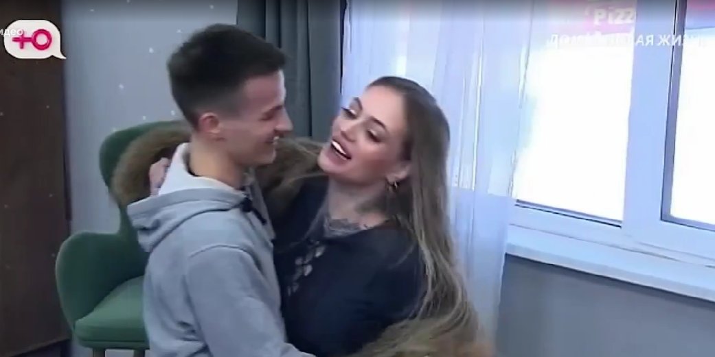 Алексей Карпов требует у Ксении Карповой деньги на еду для ребёнка