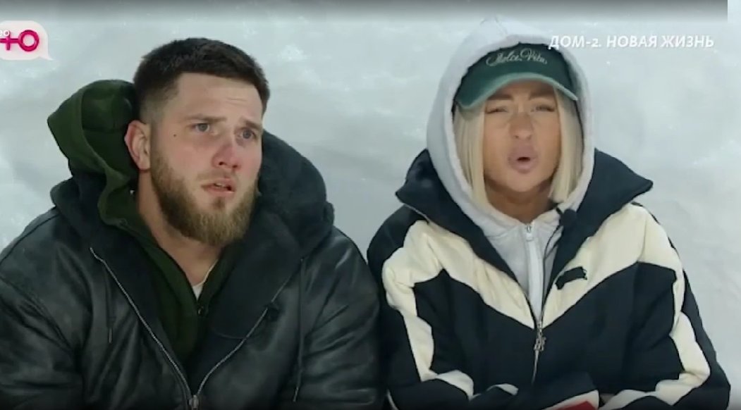 Элина Рахимова наслаждается настоящим солнышком, а не качелями Балана