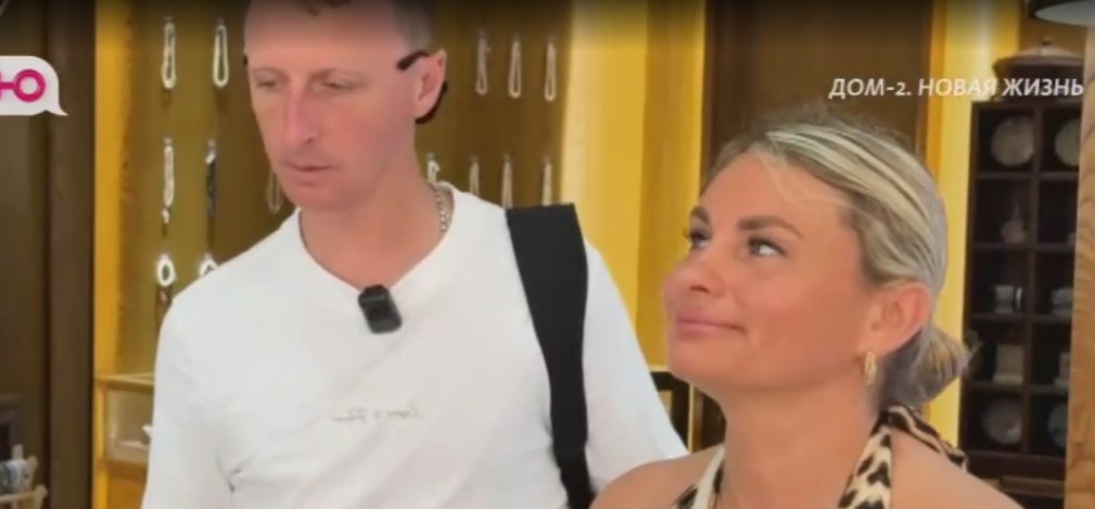 Альберт Гракович возмущён тем, как умело разводит его на деньги Вероника