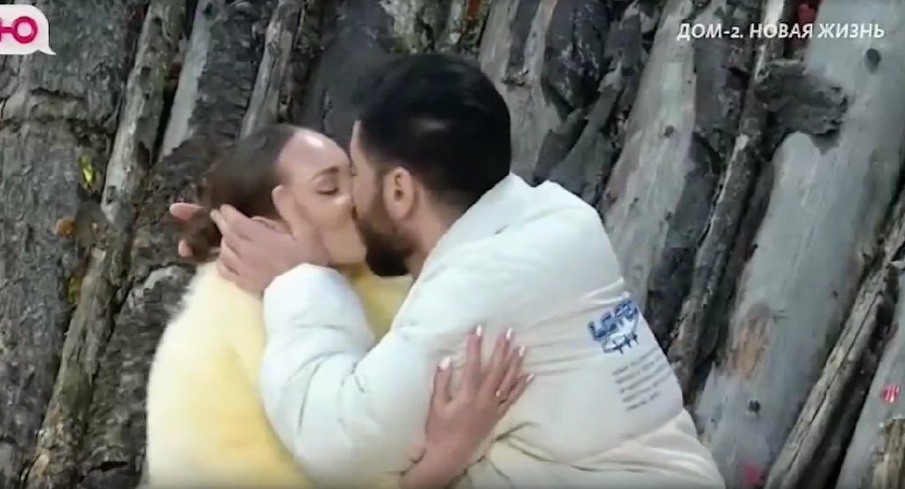 Фанаты Юлии Колисниченко подбивают Степана Карпова подраться с Тиграном Салибековым Фанаты Юлии Колисниченко подбивают Степана Карпова подраться с Тиграном Салибековым