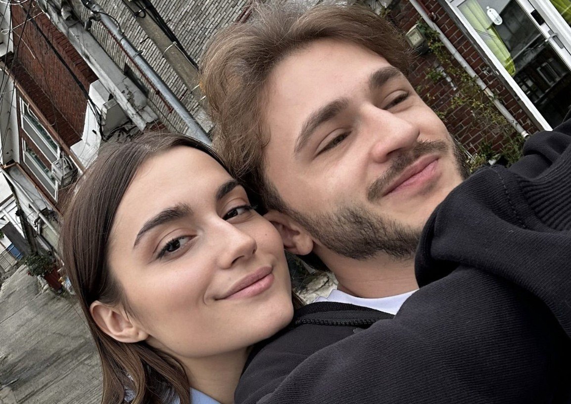 Певица Мона дала комментарий после появления в Сети новости о ее расставании с Джараховым