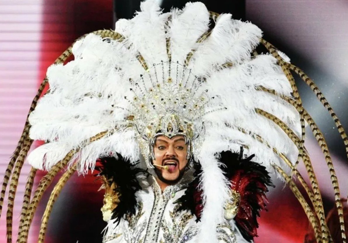 Стала известна стоимость короны, которую Филиппу Киркорову преподнес известный дизайнер