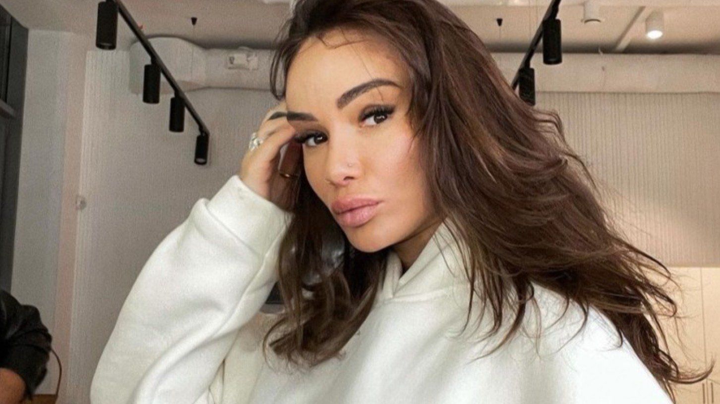 Айза отложила рождение еще одного ребенка на более поздний срок